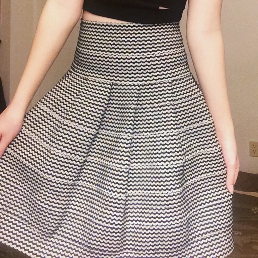 Striped skirt with fitted waist